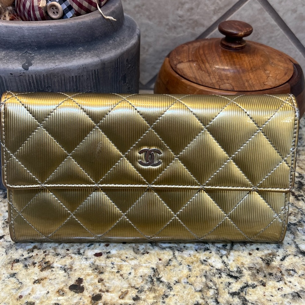 CHANEL Matelasse Long Wallet in Metallic Gold